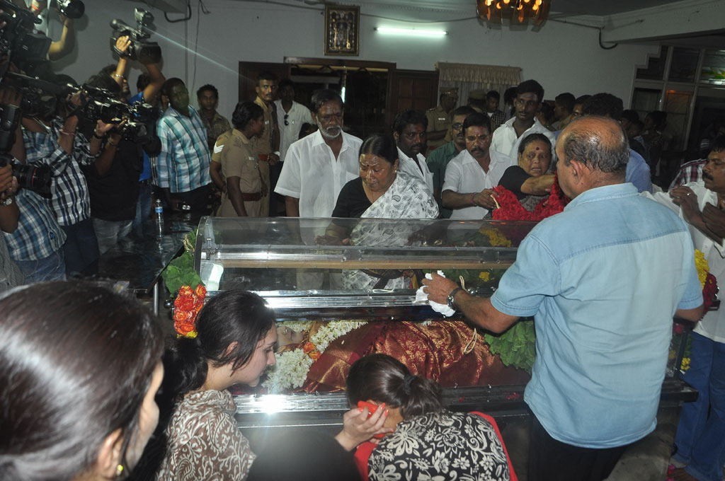 Manjula Vijayakumar Condolences - 118 / 134 photos