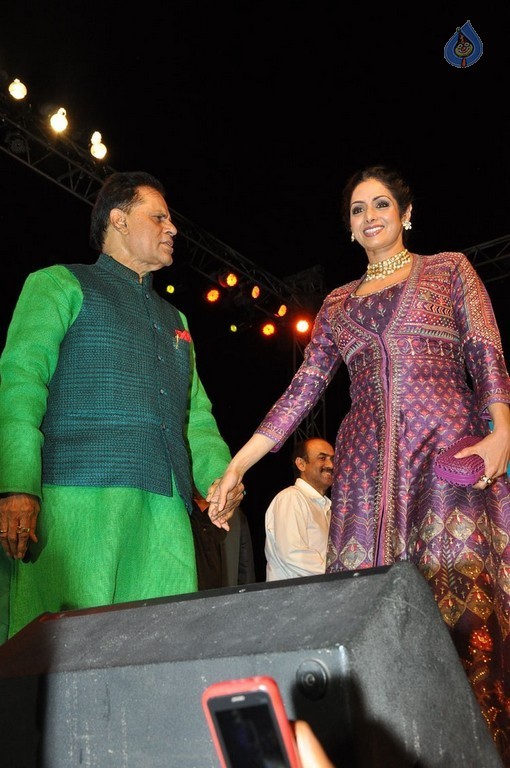 MB 40 Celebrations 3 - 21 / 103 photos