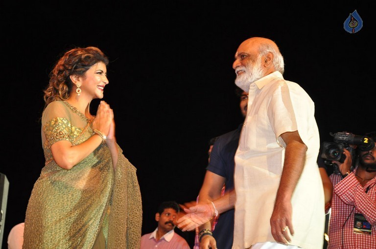 MB 40 Celebrations 3 - 24 / 103 photos