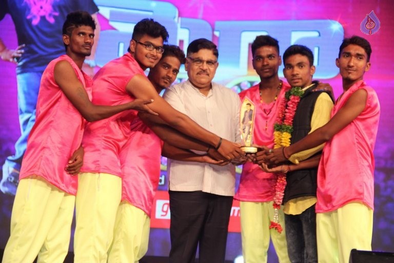 Mega 60 Celebrations 2 - 90 / 105 photos