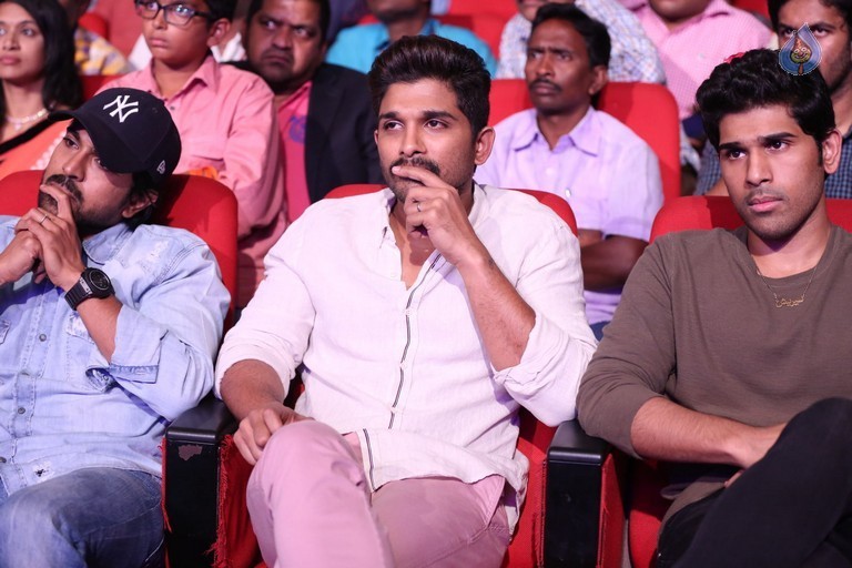 Mega 60 Celebrations 4 - 67 / 92 photos