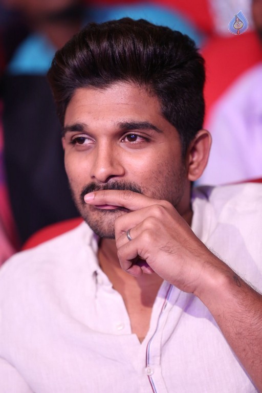 Mega 60 Celebrations 4 - 80 / 92 photos