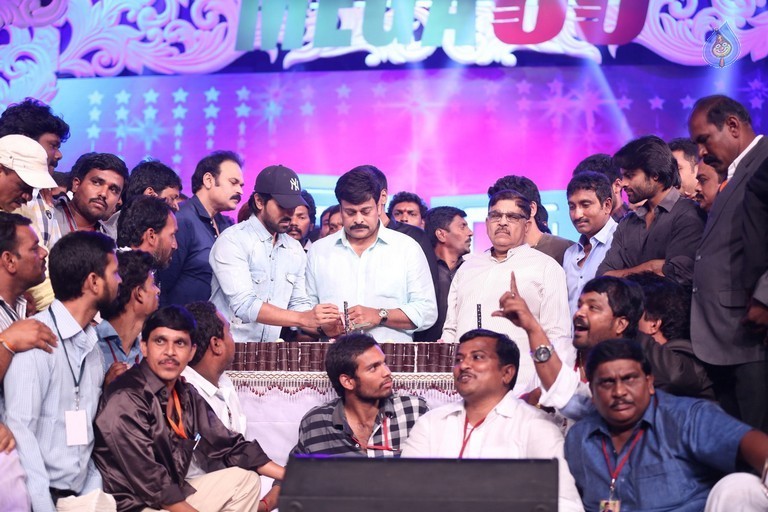 Mega 60 Celebrations 5 - 23 / 93 photos