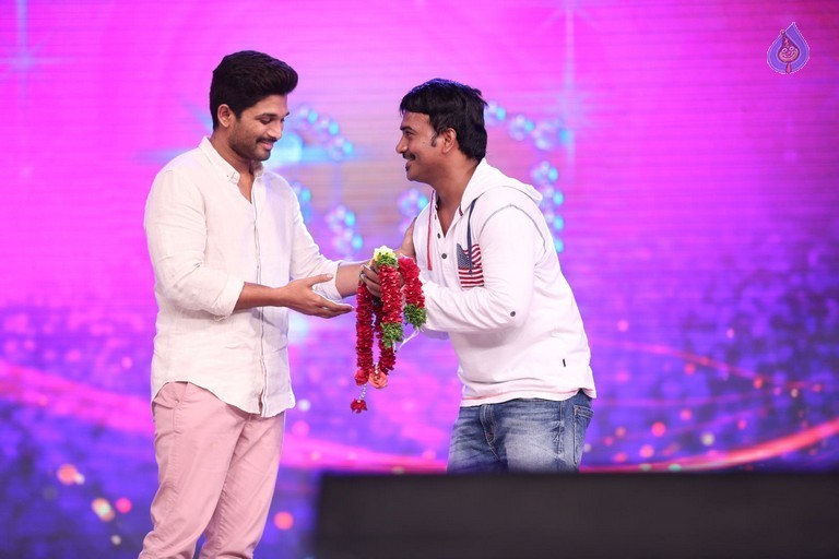 Mega 60 Celebrations 5 - 24 / 93 photos