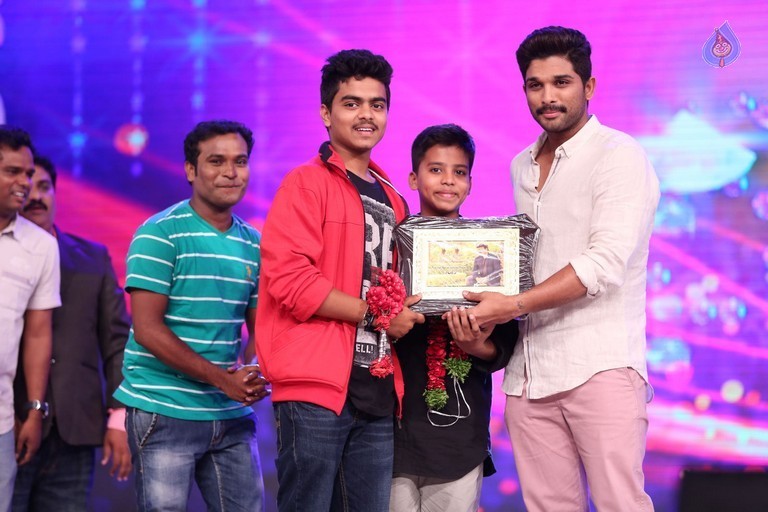 Mega 60 Celebrations 5 - 25 / 93 photos