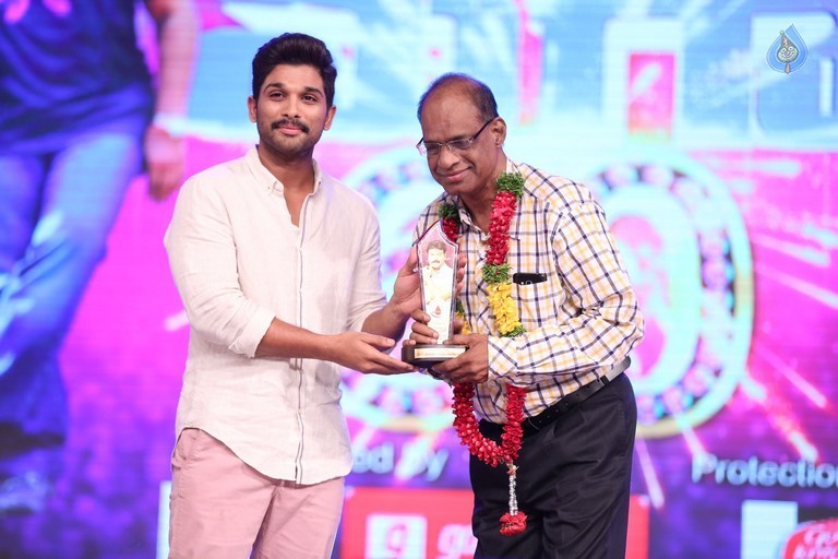 Mega 60 Celebrations 5 - 32 / 93 photos