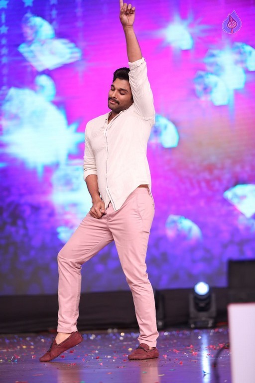 Mega 60 Celebrations 5 - 35 / 93 photos