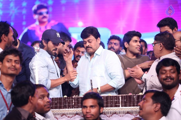 Mega 60 Celebrations 5 - 49 / 93 photos