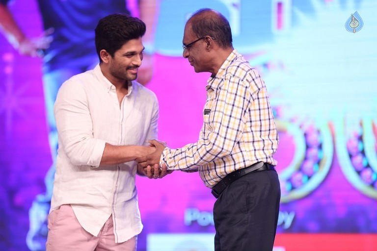 Mega 60 Celebrations 5 - 56 / 93 photos