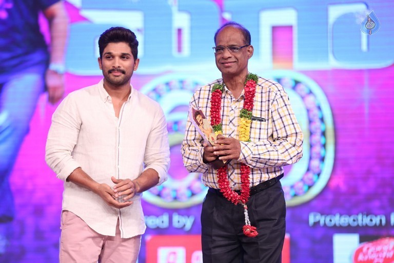 Mega 60 Celebrations 5 - 68 / 93 photos