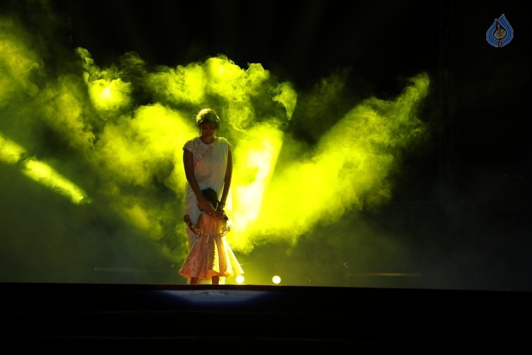 Mohan Babu Birthday Celebrations at Vidyanikethan - 44 / 94 photos