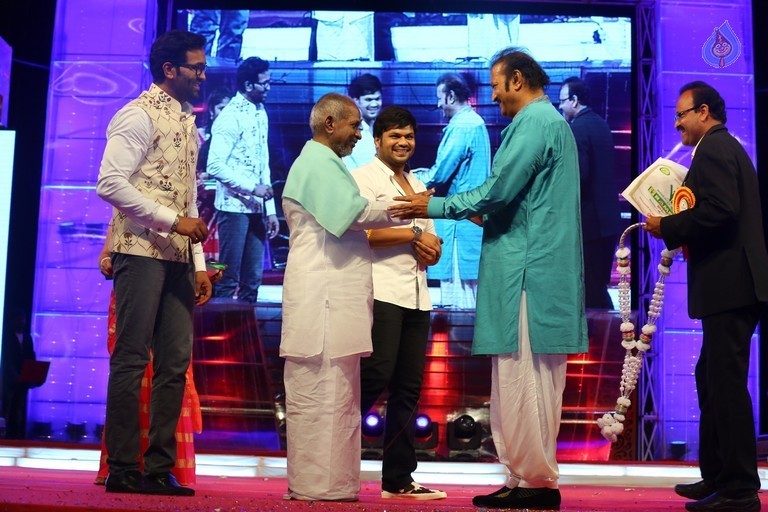 Mohan Babu Birthday Celebrations at Vidyanikethan - 67 / 94 photos