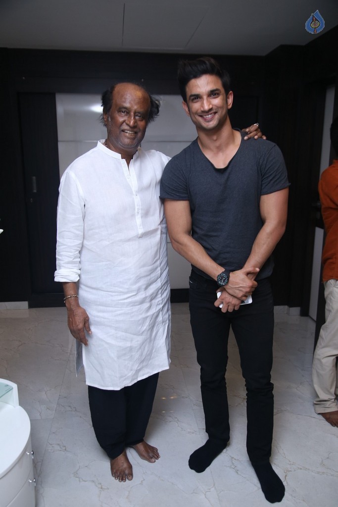 MS Dhoni meets Superstar Rajinikanth - 5 / 5 photos