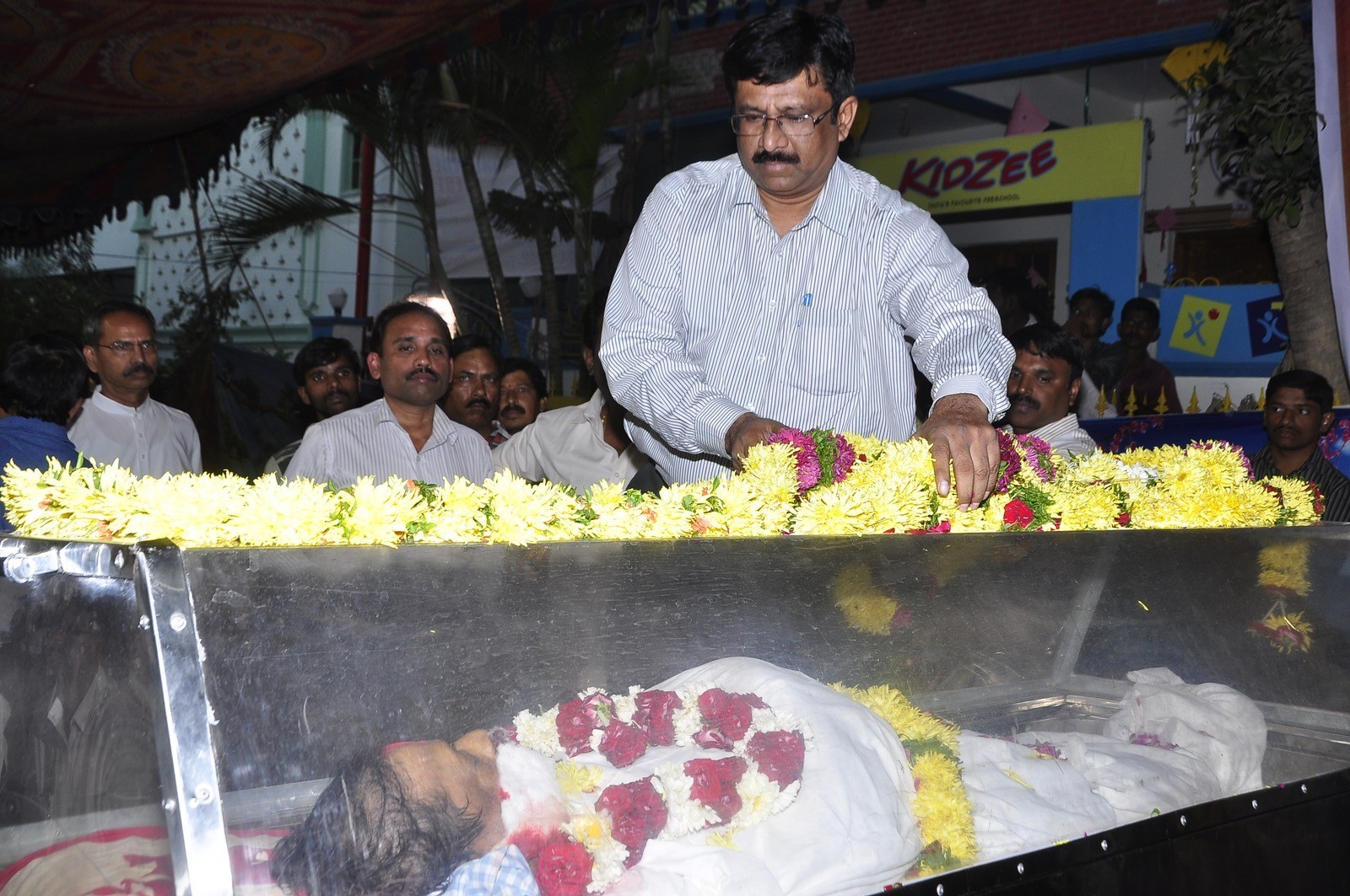 MS Narayana Condolences Photos 03 - 22 / 88 photos