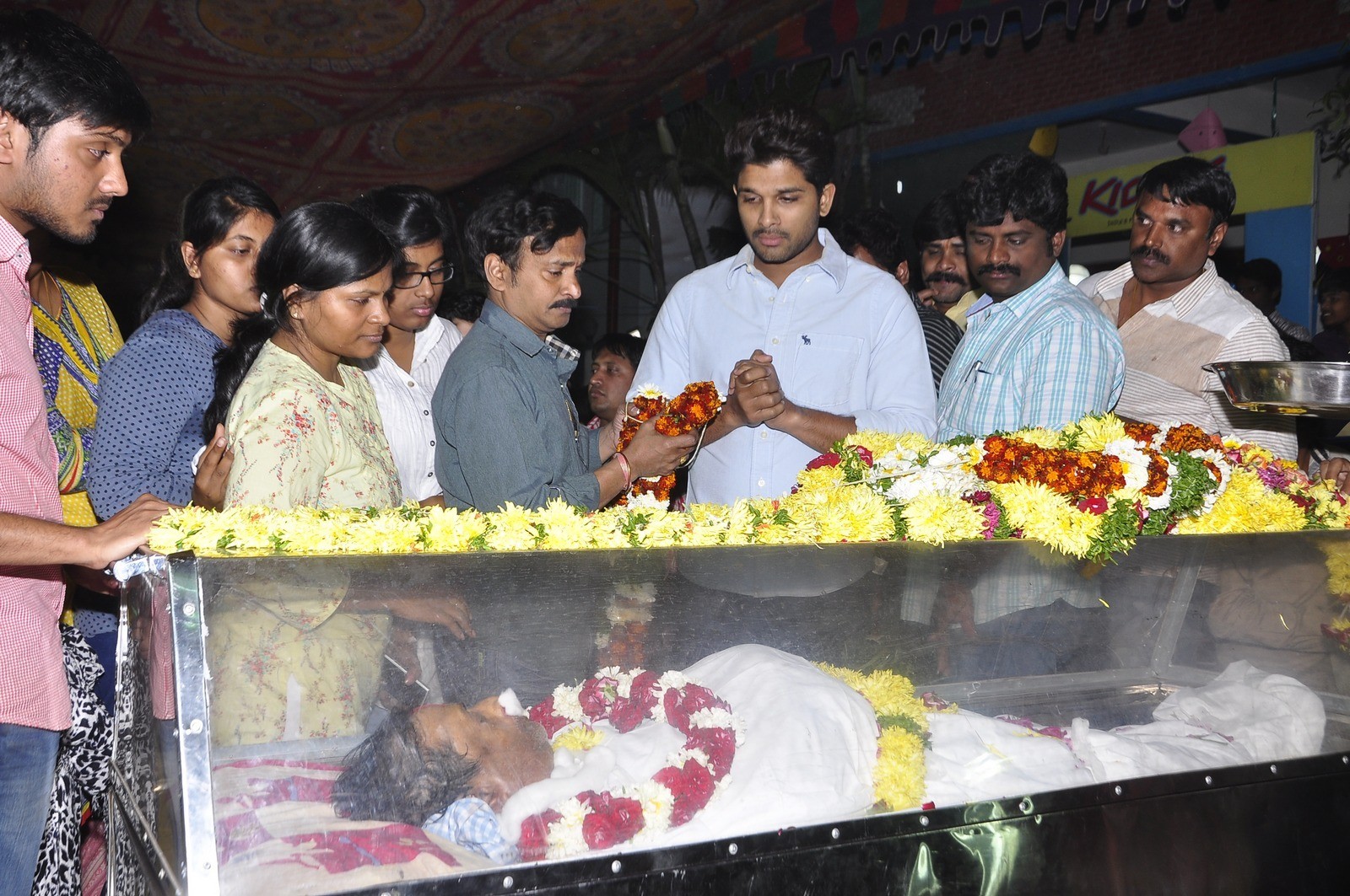 MS Narayana Condolences Photos 03 - 25 / 88 photos