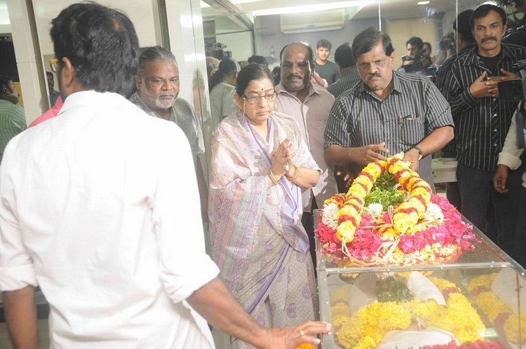 MS Viswanathan Condolences Photos 2 - 43 / 58 photos