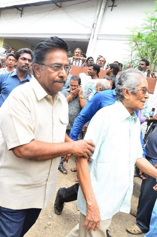 MS Viswanathan Condolences Photos 2 - 48 / 58 photos