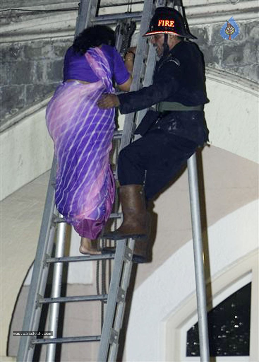   Mumbai Terror Attacks  - 28 / 33 photos