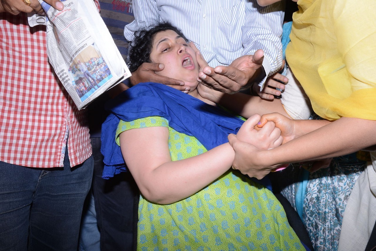 Music Director Chakri Condolences Photos 01 - 31 / 101 photos