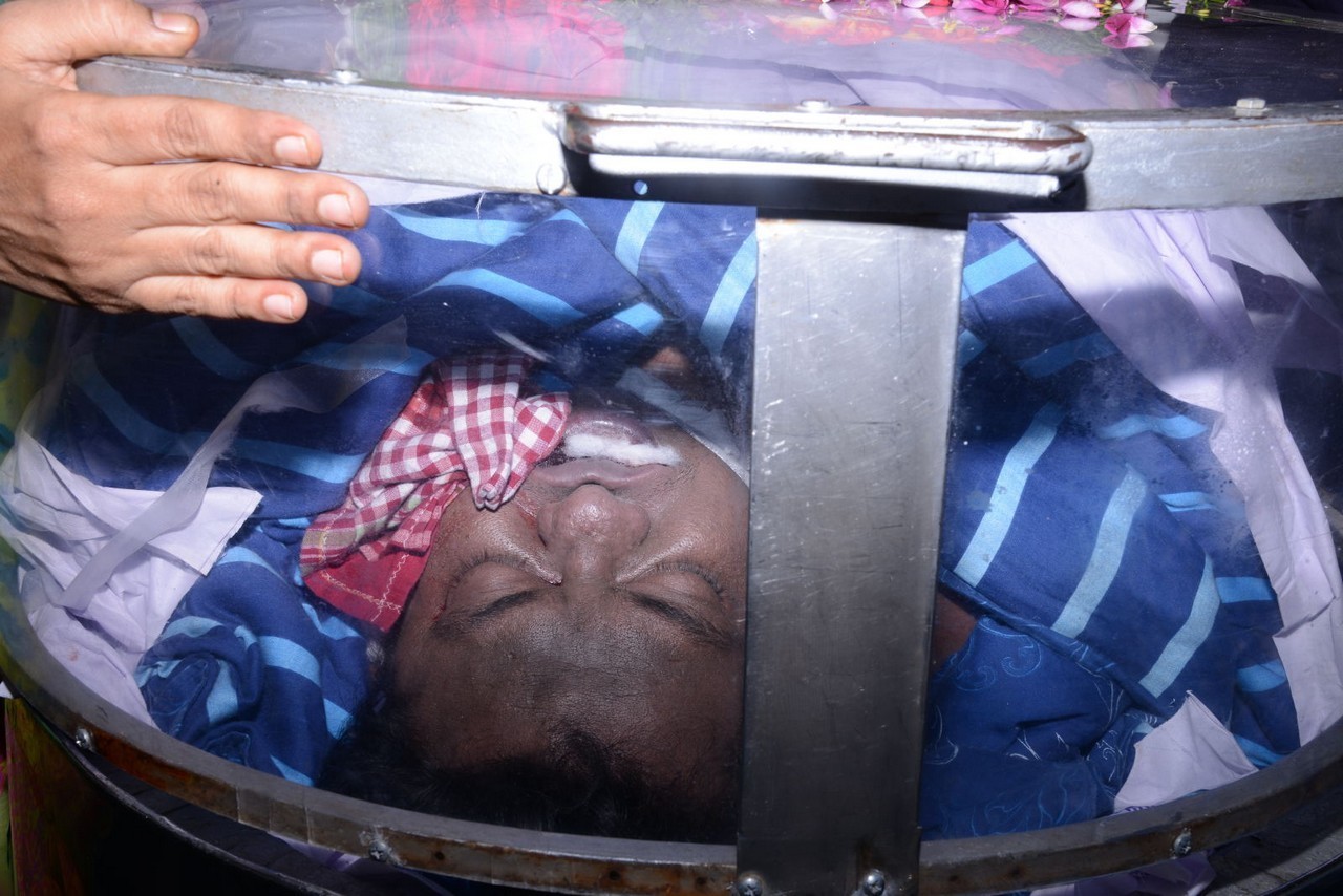 Music Director Chakri Condolences Photos 01 - 41 / 101 photos