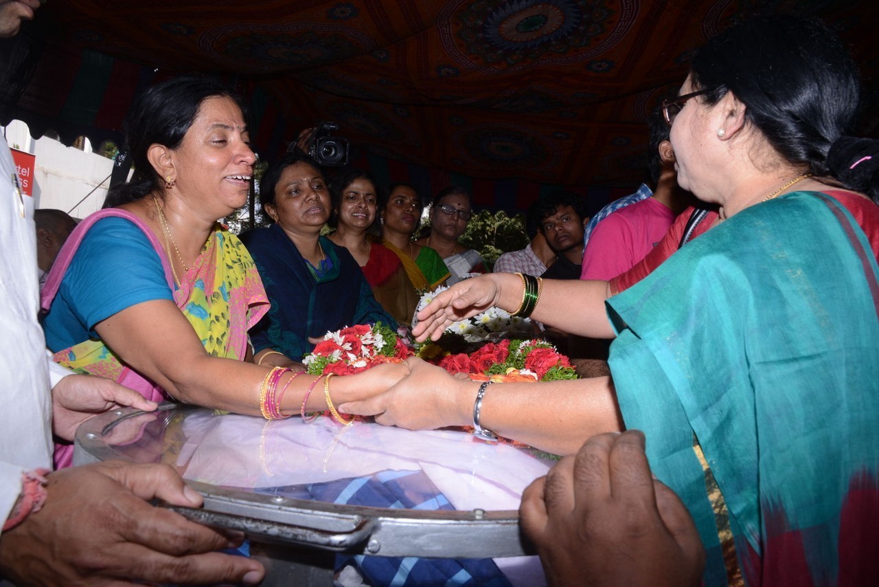 Music Director Chakri Condolences Photos 01 - 43 / 101 photos