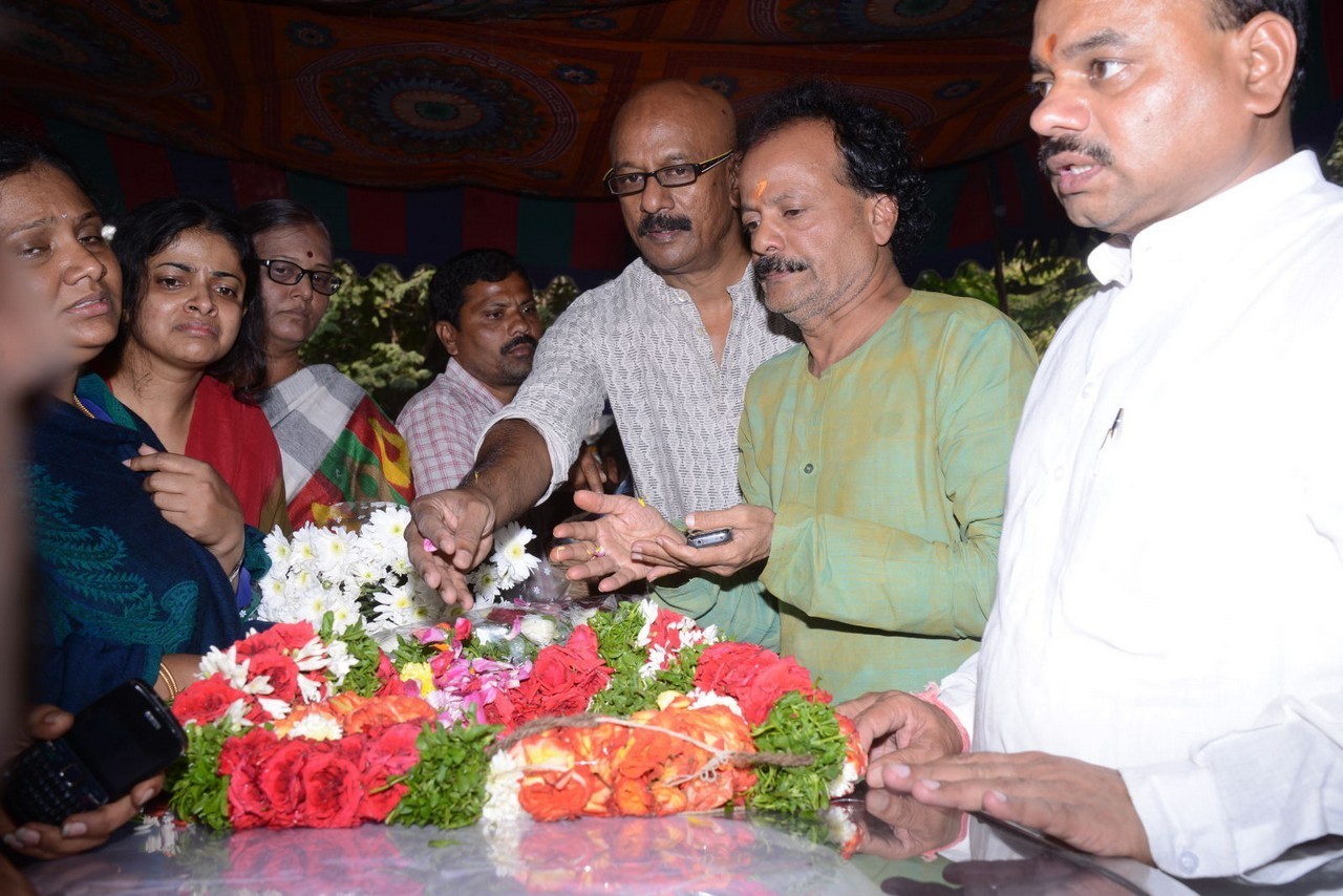 Music Director Chakri Condolences Photos 01 - 55 / 101 photos