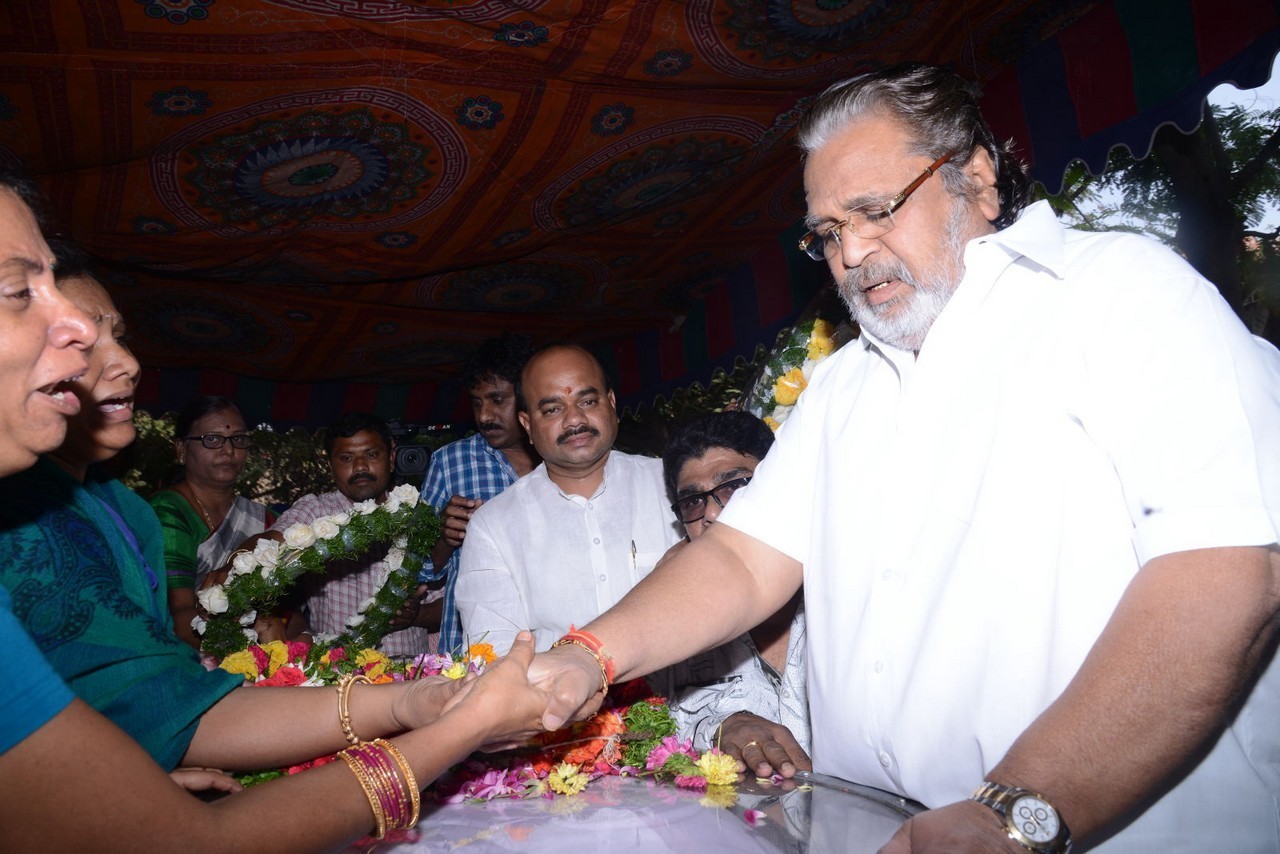 Music Director Chakri Condolences Photos 01 - 57 / 101 photos