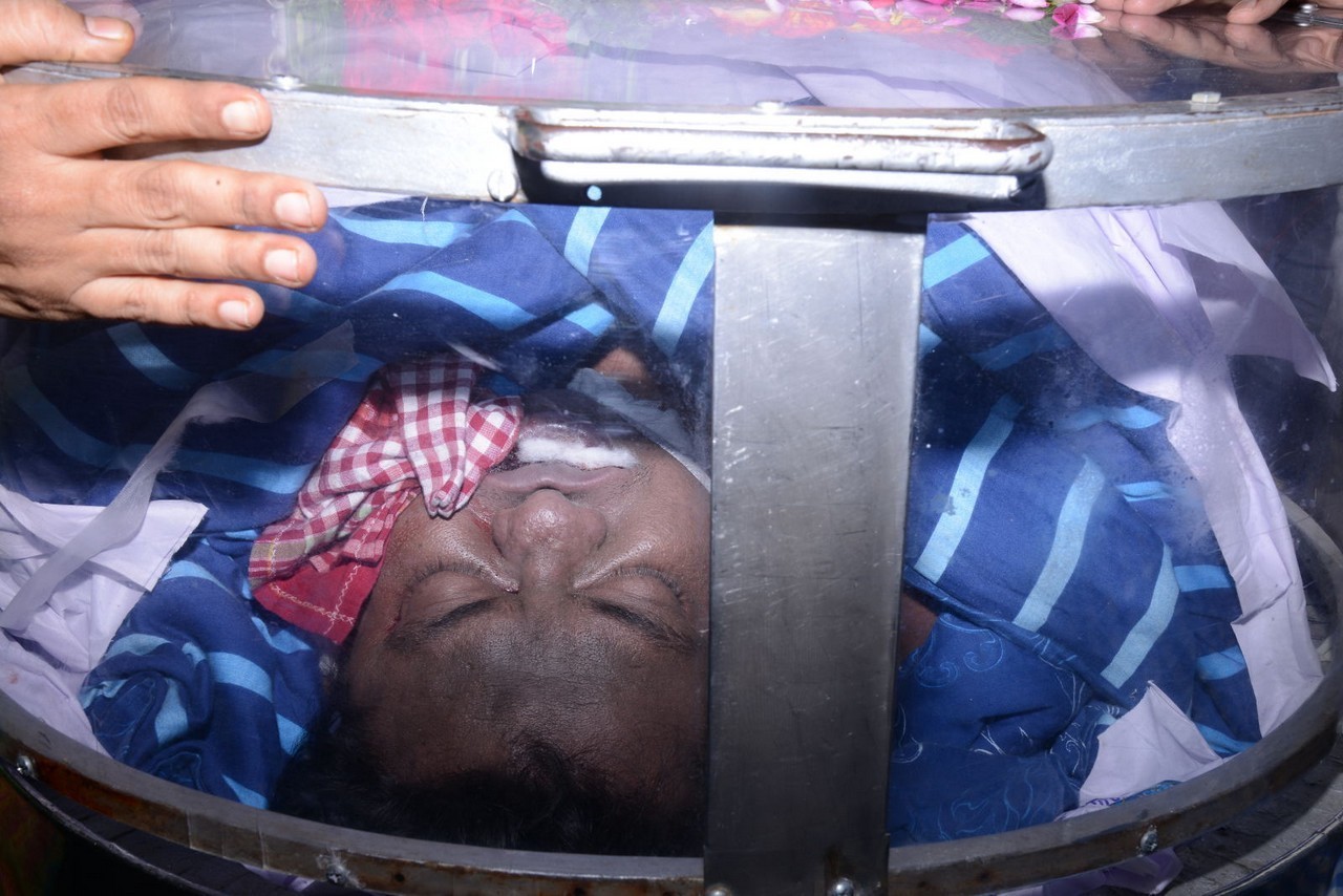 Music Director Chakri Condolences Photos 01 - 58 / 101 photos