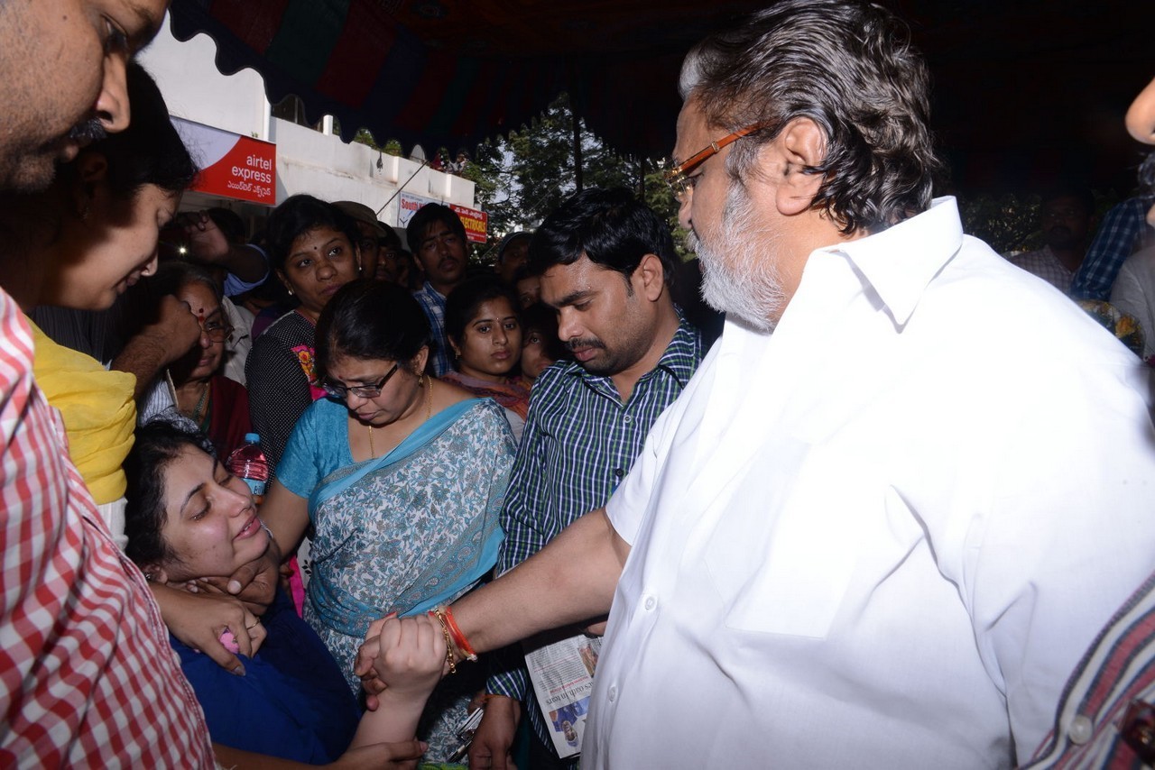 Music Director Chakri Condolences Photos 01 - 62 / 101 photos