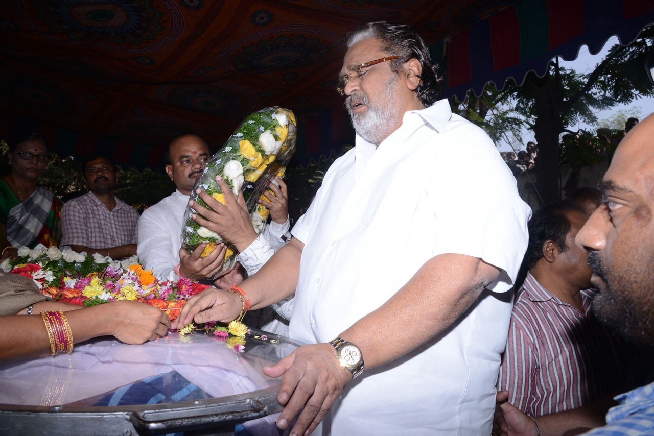 Music Director Chakri Condolences Photos 01 - 70 / 101 photos