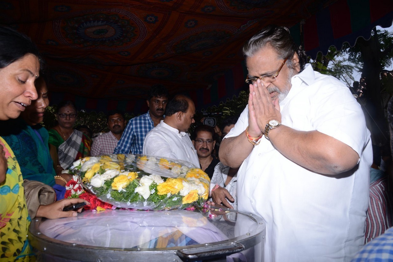 Music Director Chakri Condolences Photos 01 - 71 / 101 photos