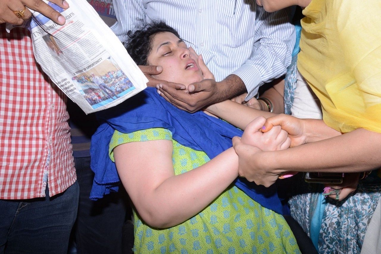 Music Director Chakri Condolences Photos 01 - 79 / 101 photos