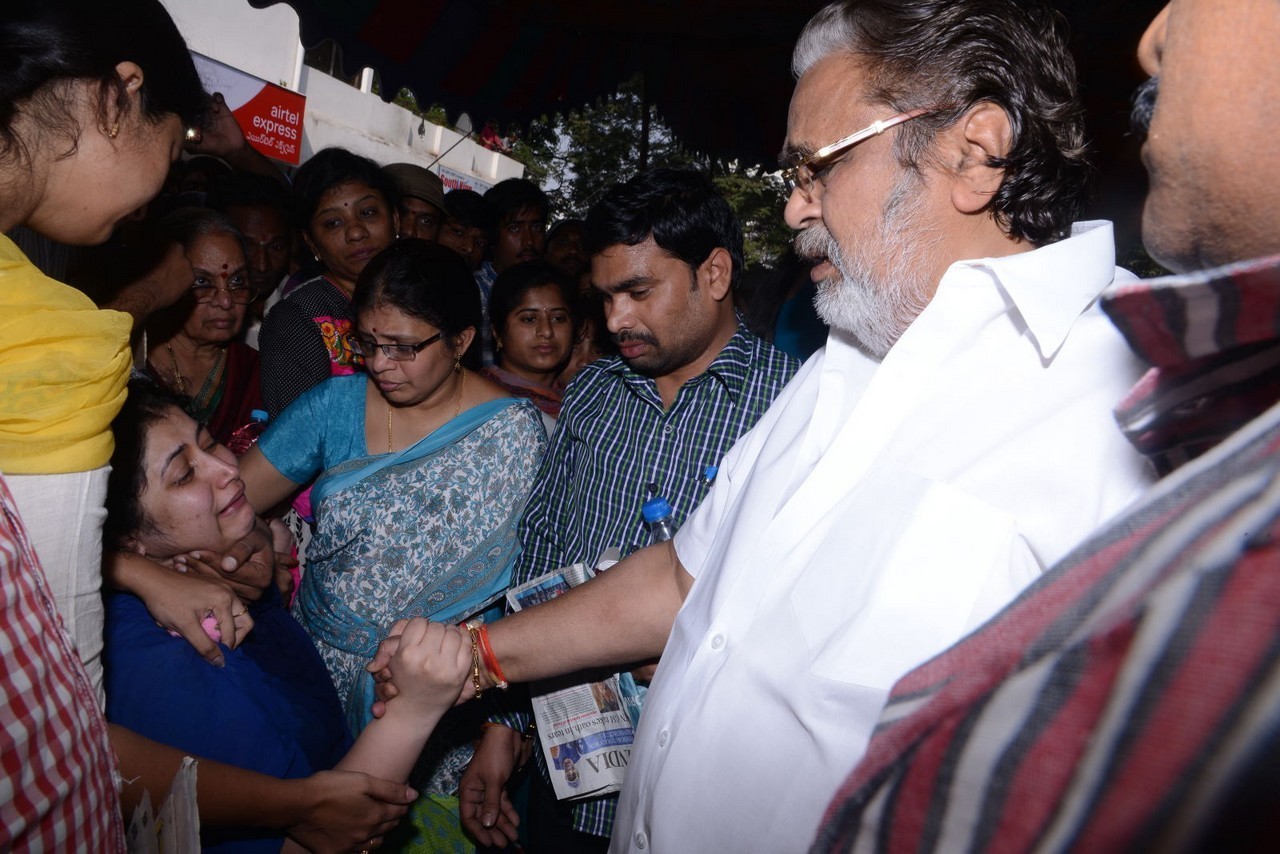 Music Director Chakri Condolences Photos 01 - 95 / 101 photos