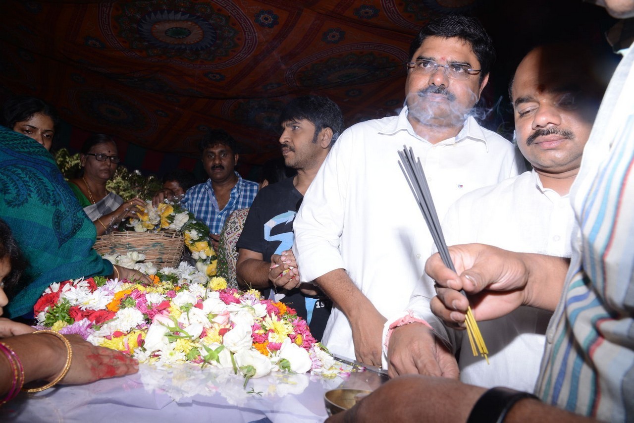Music Director Chakri Condolences Photos 02 - 75 / 152 photos