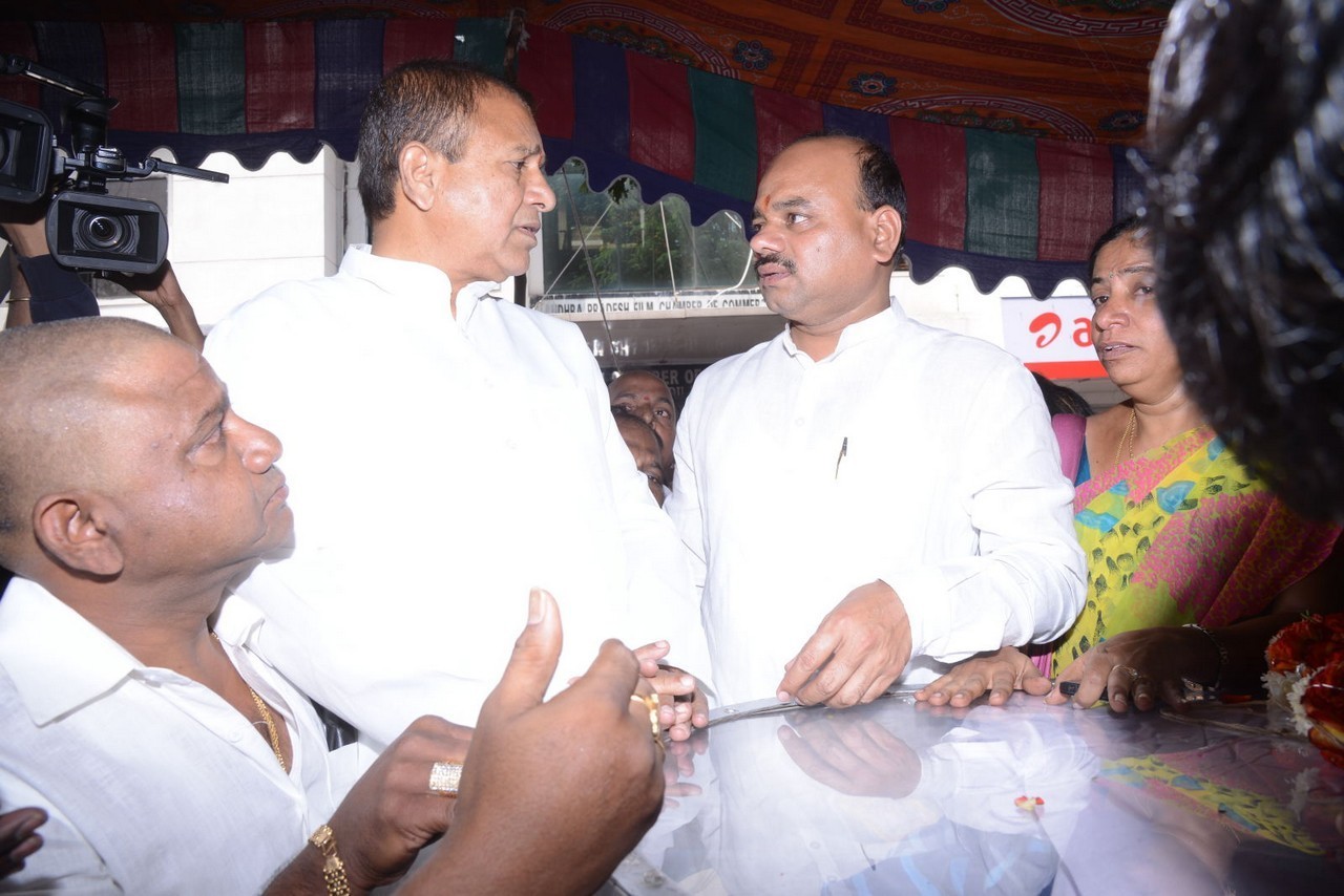 Music Director Chakri Condolences Photos 02 - 90 / 152 photos