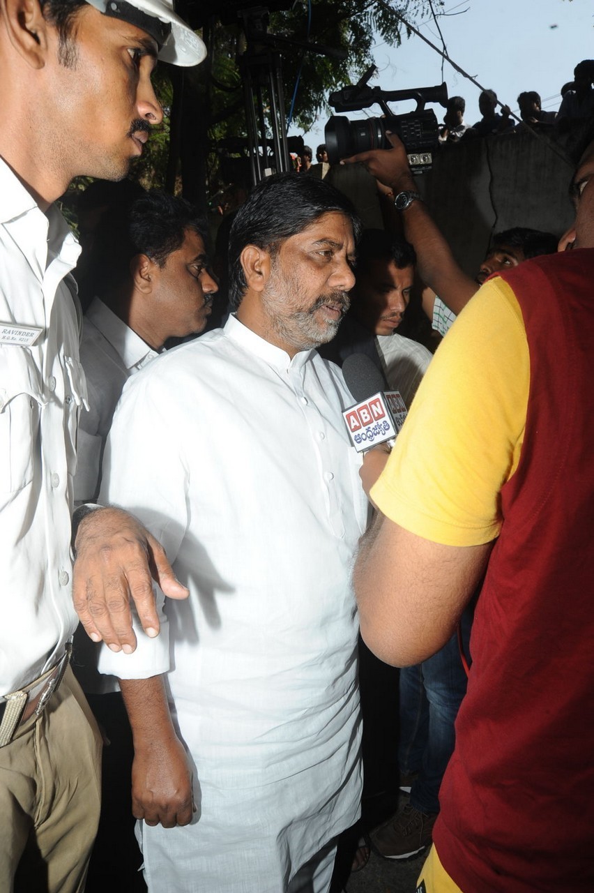 Music Director Chakri Condolences Photos 02 - 92 / 152 photos