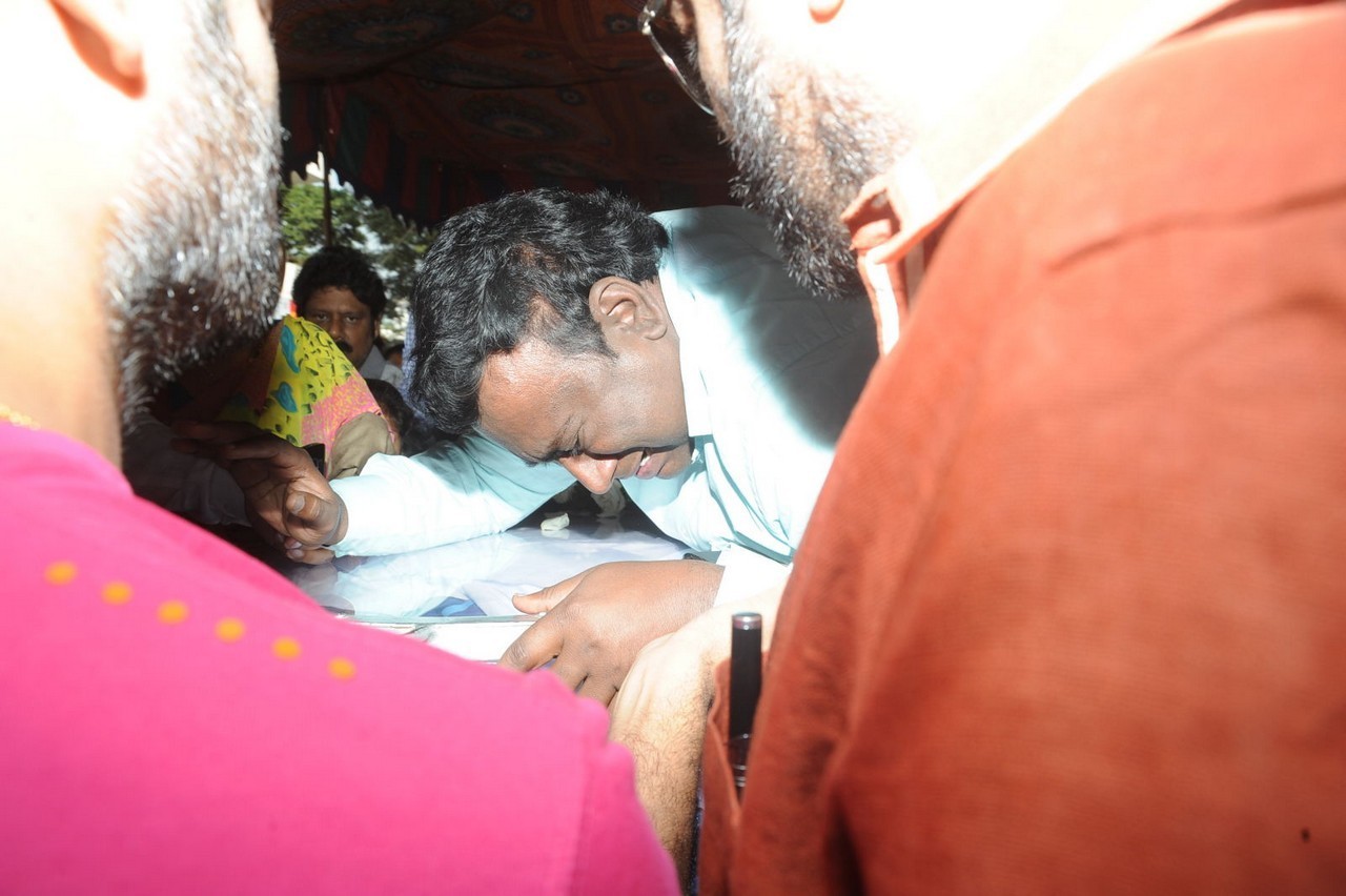 Music Director Chakri Condolences Photos 02 - 100 / 152 photos