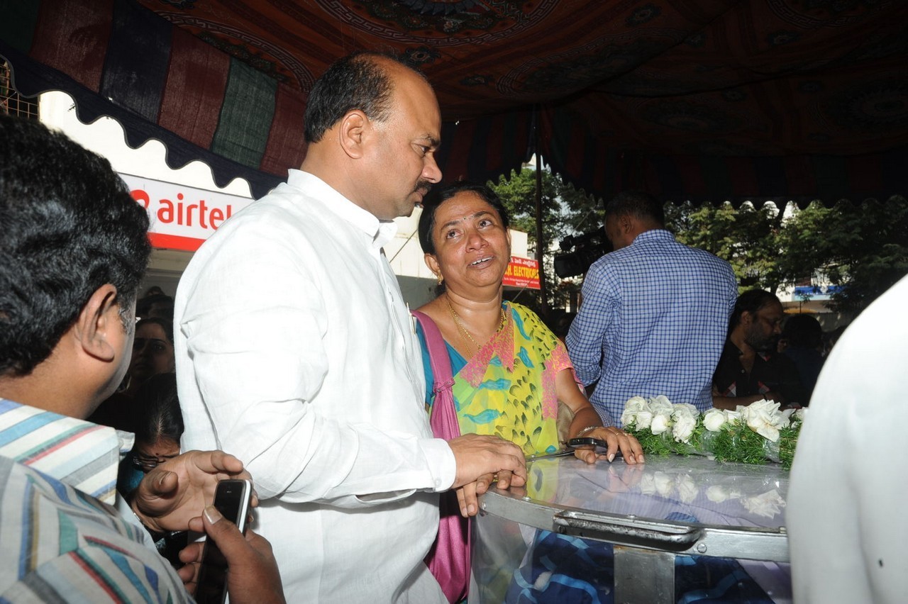 Music Director Chakri Condolences Photos 02 - 102 / 152 photos