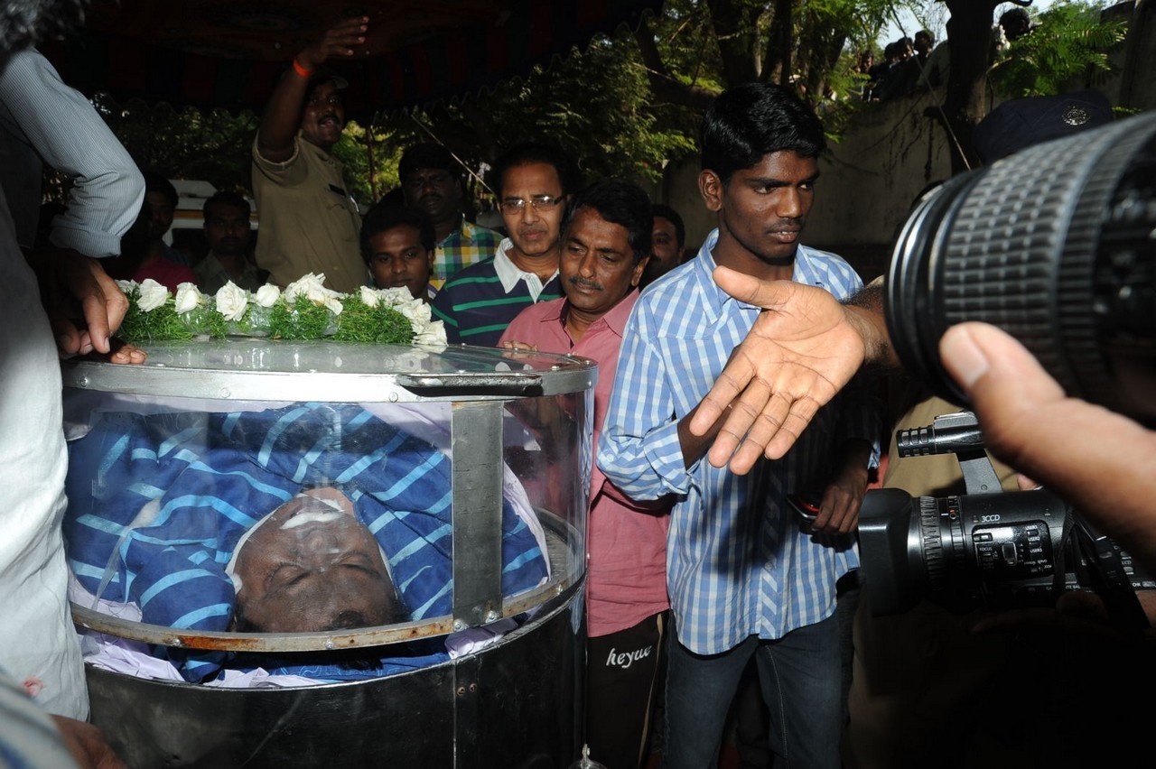 Music Director Chakri Condolences Photos 02 - 111 / 152 photos