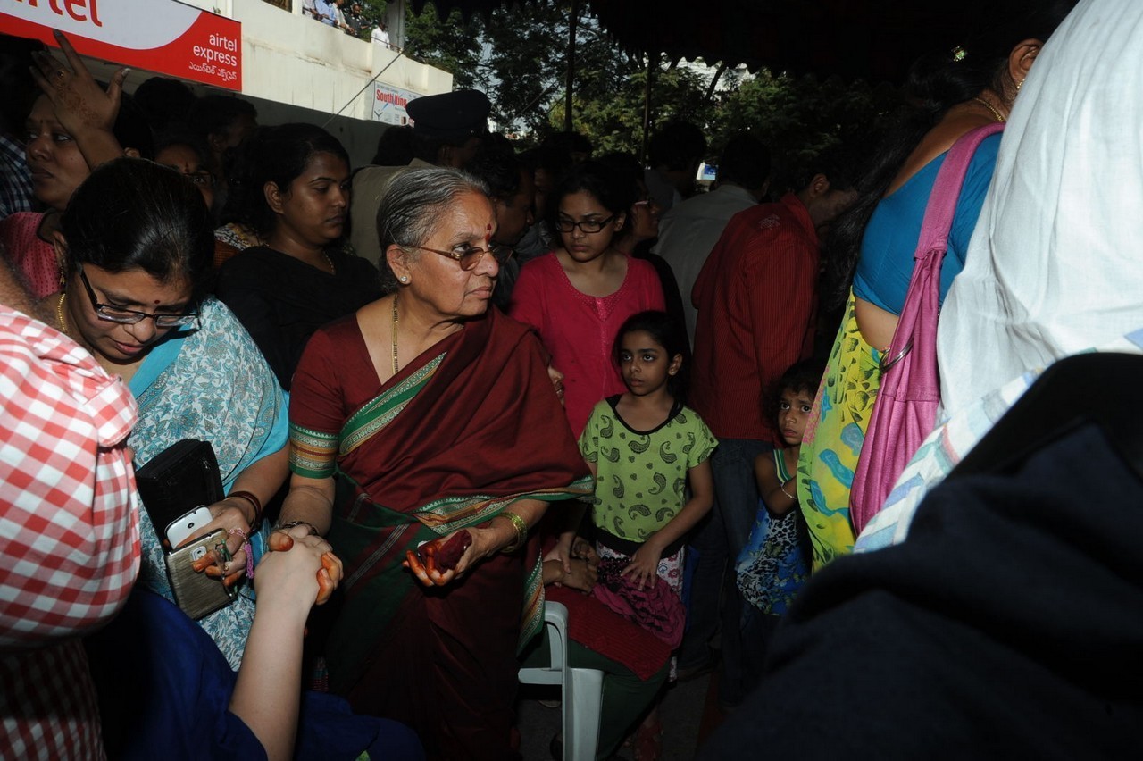 Music Director Chakri Condolences Photos 02 - 112 / 152 photos