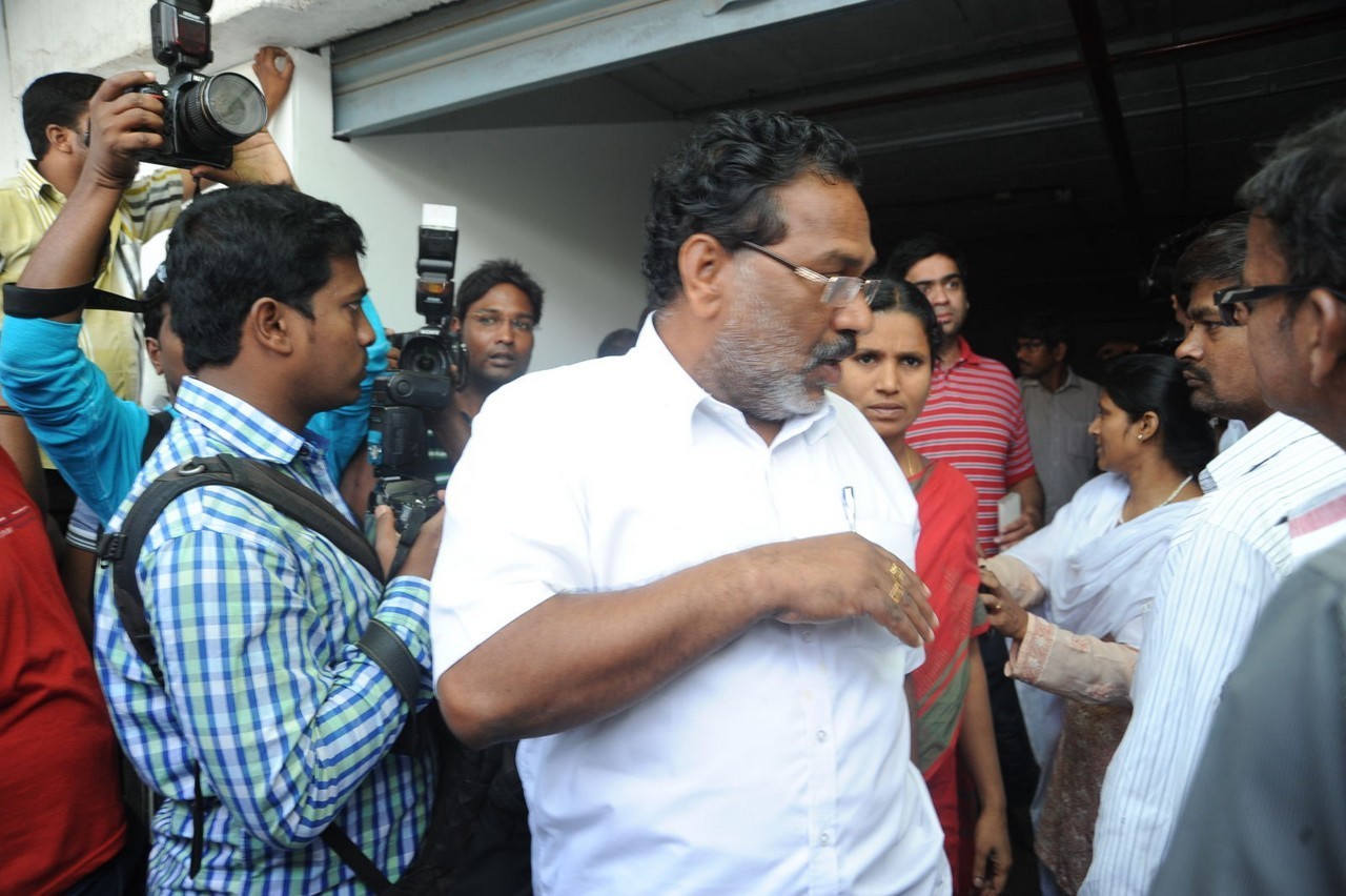 Music Director Chakri Condolences Photos 02 - 118 / 152 photos
