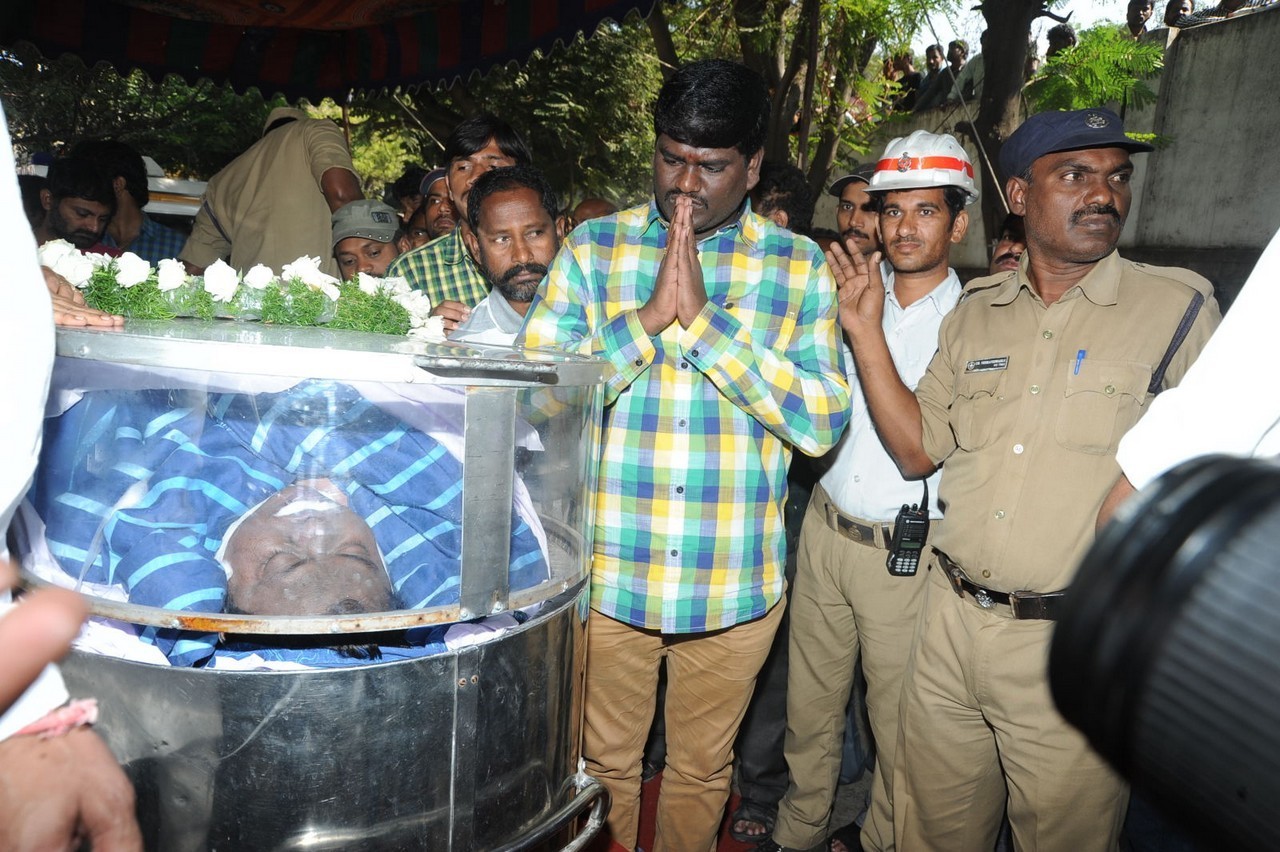 Music Director Chakri Condolences Photos 02 - 147 / 152 photos