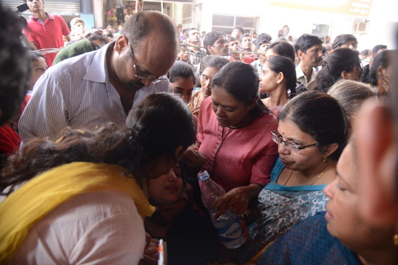 Music Director Chakri Condolences Photos 03 - 58 / 118 photos