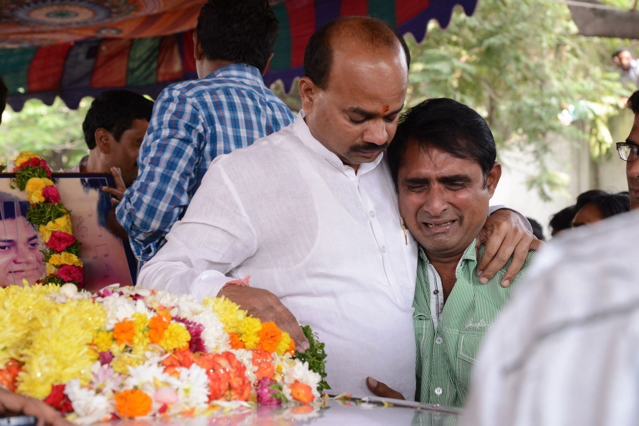 Music Director Chakri Condolences Photos 03 - 71 / 118 photos