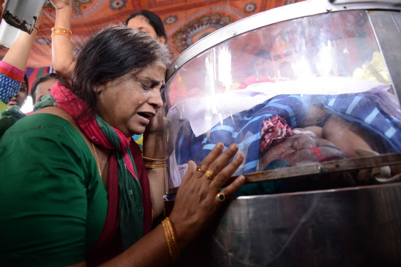 Music Director Chakri Condolences Photos 03 - 115 / 118 photos