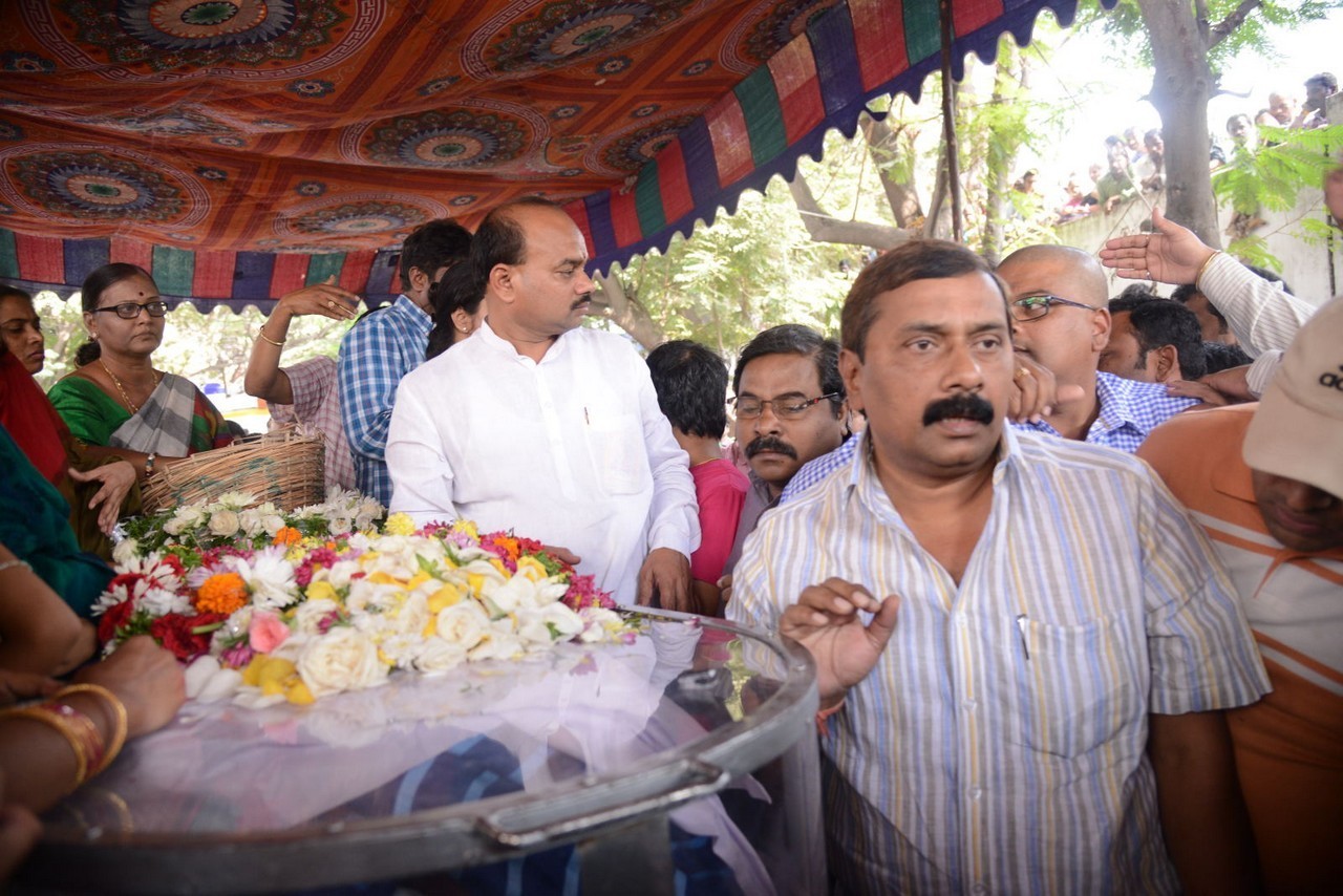 Music Director Chakri Condolences Photos 03 - 116 / 118 photos