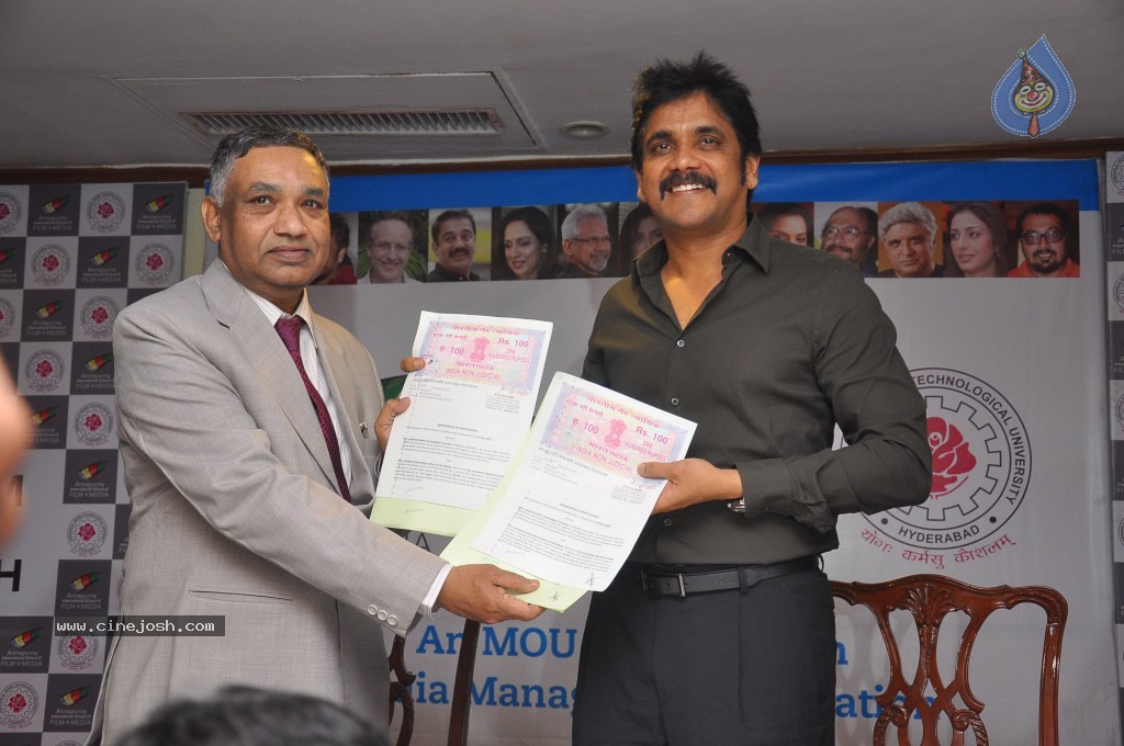 Nagarjuna at MMBA Event - 34 / 54 photos