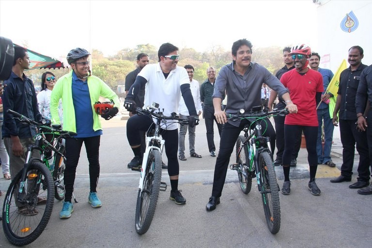 Nagarjuna Flagged Off Yoga Chakra Cyclathon   - 1 / 11 photos