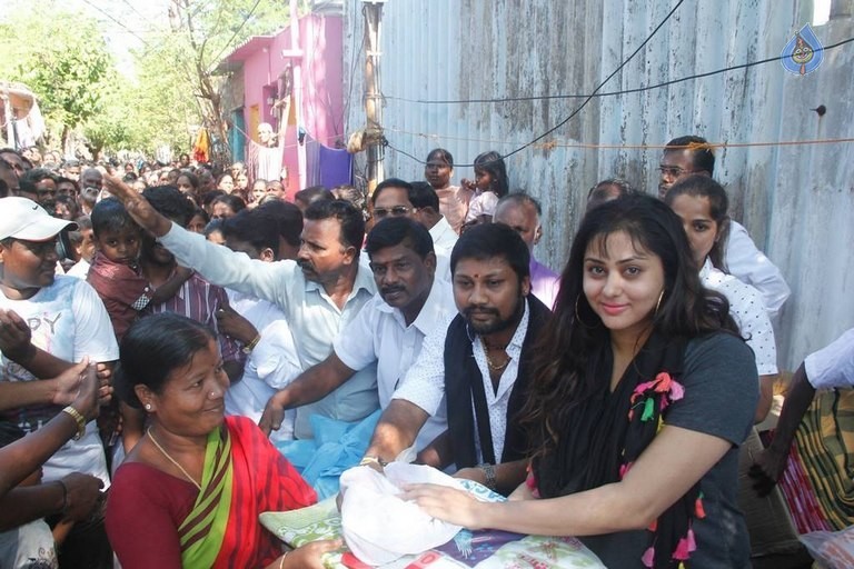 Namitha Flood Relief Help Photos - 14 / 20 photos
