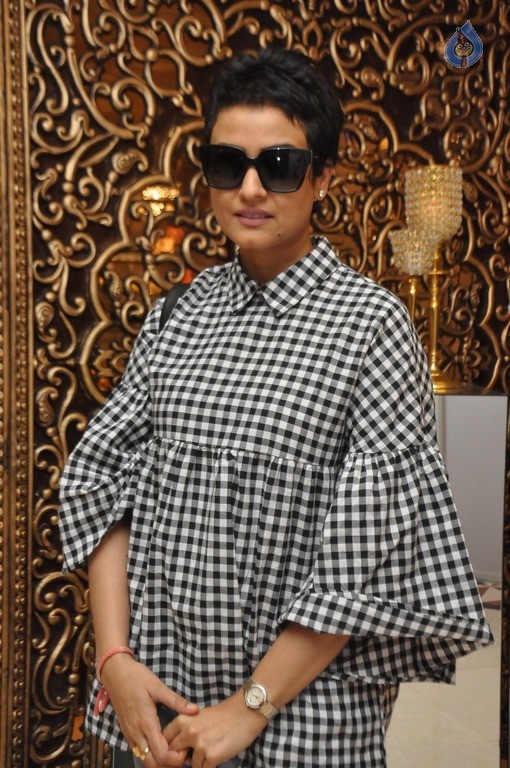 Namrata Shirodkar Inagurates ABsalut Style Exhibition - 19 / 42 photos